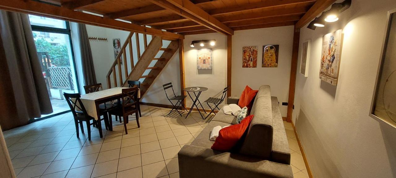 Gemelli Holidays 2: Dual Loft With Private Courtyard Apartment